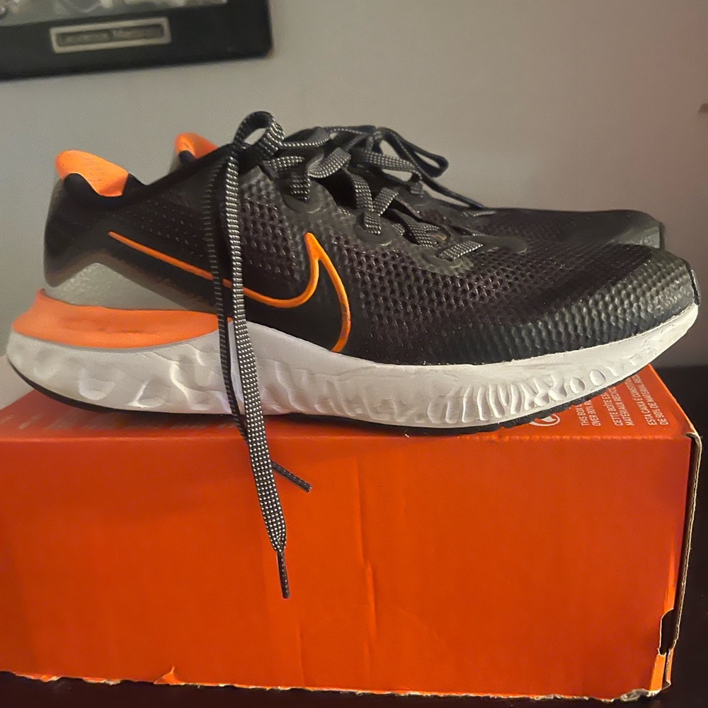 Nike renew run